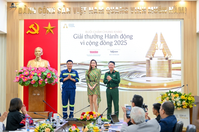 Nhận được món quà bất ngờ từ nhà báo Lê Quốc Minh và ca sĩ Hồ Ngọc Hà, hai người "vác tù và hàng tổng" nói gì?