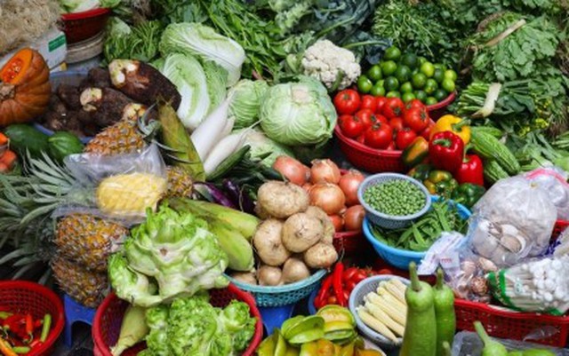 Rau dưa đắt 'khét lẹt', hơn cả thịt cá