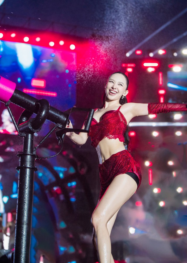 Khó thở vì Tóc Tiên- Ảnh 2.