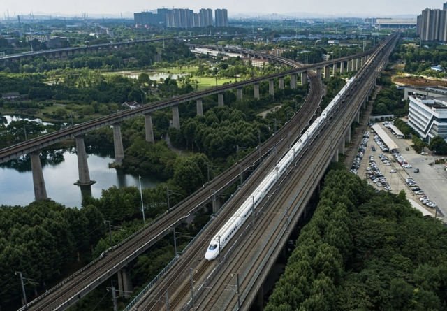Chưa từng có: Đường sắt cao tốc 350 km/h đi xuyên hang động, hàng trăm cột đá sắc nhọn được AI đào hầm, sắp thay đổi hoàn toàn công nghệ xây dựng- Ảnh 1. Chưa từng có: Đường sắt cao tốc 350 km/h đi xuyên hang động, hàng trăm cột đá sắc nhọn được AI đào hầm, sắp thay đổi hoàn toàn công nghệ xây dựng- Ảnh 1.