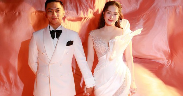 Phan Hiển vinh dự Huân chương Lao động hạng Ba, Khánh Thi có phản ứng gây chú ý