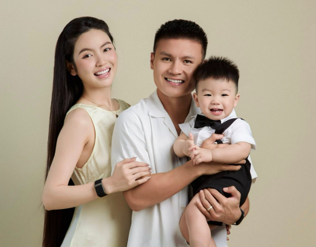 Quang Hải - Chu Thanh Huyền liên tục chuyển khoản 50 triệu đồng