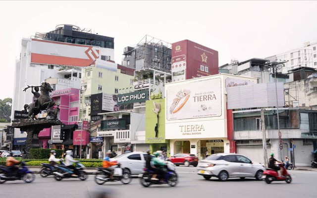 Tierra Diamond: Từ boutique cao cấp đến chuỗi cửa hàng chiến lược ở hai trung tâm