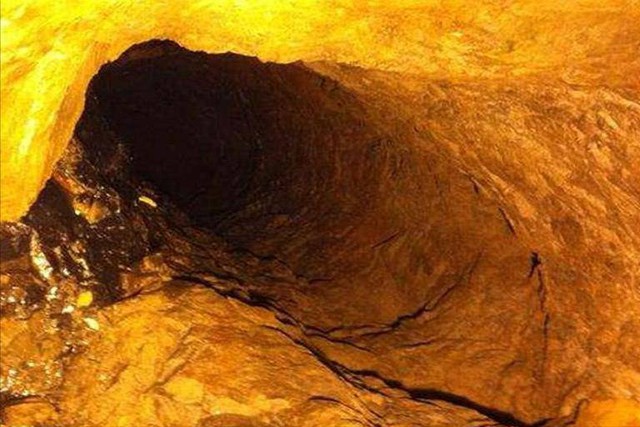 Phát hiện 1 mỏ vàng hơn 400 năm tuổi, trữ lượng hàng trăm tấn khi dùng mìn phá núi mở đường