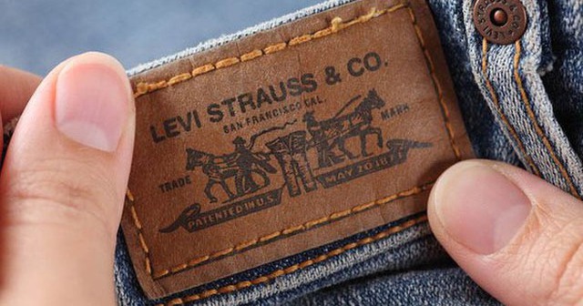 90% người mặc quần jeans không biết công dụng của miếng da sau cạp quần