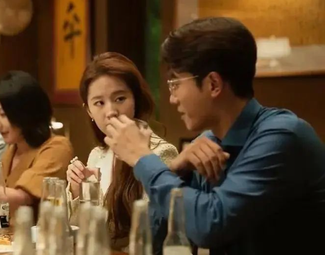 Họp lớp sau 10 năm ra trường, nhận được tin nhắn từ hoa khôi của lớp, tôi lặng lẽ thanh toán 70 triệu đồng: "Nếu hôm nay vắng mặt, tôi sẽ ân hận cả đời"