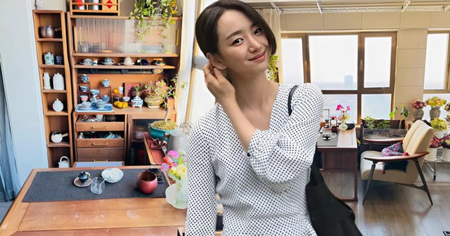 Ban công 5㎡ biến thành phòng trà phong cách Thiền, view toàn cảnh đẹp đến mức khiến hàng xóm phải dừng lại trầm trồ