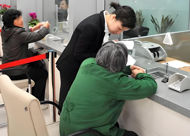 Chuyển nhầm gần 30 triệu đồng tiền chữa bệnh vào tài khoản lạ, người phụ nữ đòi lại nhưng đối phương tuyên bố: “Tôi không nhận được đồng nào”