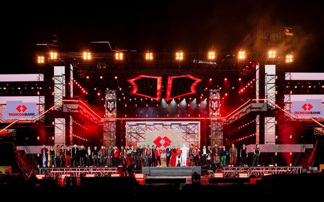 “Kim chủ” của những cú viral: Khi ngân hàng cũng “thắp lửa” sân khấu, ai đang làm chủ cuộc chơi giải trí triệu đô?- Ảnh 4. “Kim chủ” của những cú viral: Khi ngân hàng cũng “thắp lửa” sân khấu, ai đang làm chủ cuộc chơi giải trí triệu đô?- Ảnh 4.