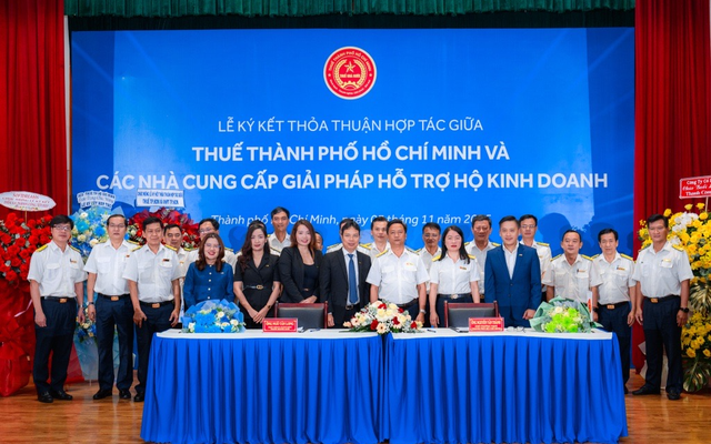 ACB ký kết hợp tác với Thuế TP.HCM, tiên phong hỗ trợ hộ kinh doanh chuyển đổi trước Quyết định 3389/QĐ-BTC