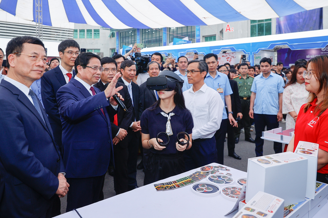 PGS.TS Trần Đình Thiên lý giải vì sao Việt Nam có thể thành công tạo kỳ tích chưa nước nào làm được về tăng trưởng GDP- Ảnh 5. PGS.TS Trần Đình Thiên lý giải vì sao Việt Nam có thể thành công tạo kỳ tích chưa nước nào làm được về tăng trưởng GDP- Ảnh 5.