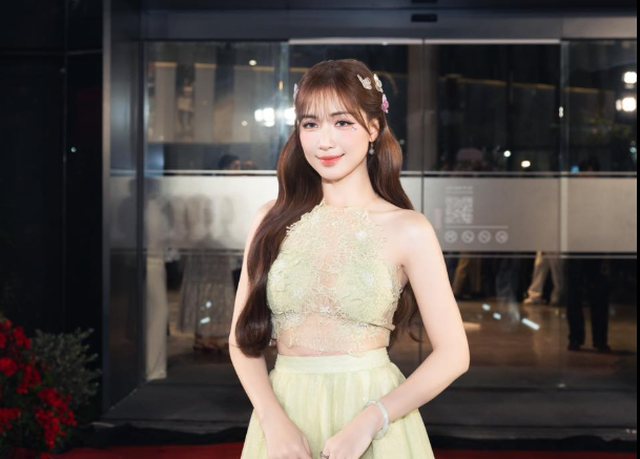 Hòa Minzy bức xúc: "Khổ quá trời khổ rồi!"