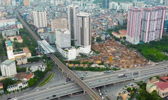 Doanh thu quý 3/2025 của một công ty tăng 155 lần nhờ chuyển nhượng dự án tại khu đất vàng 3 mặt tiền ở Hà Nội cho Sun Group, thu về 5.800 tỷ đồng