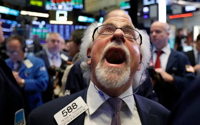 Phiên 4/11: Khối ngoại bất ngờ "tung" hơn 1.200 tỷ mua ròng trên HoSE, gom mạnh một cổ phiếu chứng khoán