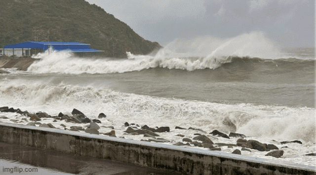 Bão số 13 giật cấp 15 đã đổ bộ vào Việt Nam, Chủ tịch tỉnh Gia Lai: "Mọi thứ vượt quá sức tưởng tượng"