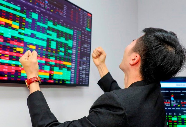 Cổ phiếu một doanh nghiệp đầu ngành “bốc đầu” lên đỉnh lịch sử trước thềm trả cổ tức 65% bằng tiền mặt