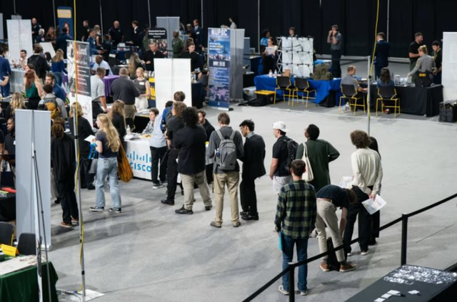 Chưa từng có trong 22 năm, thị trường lao động Mỹ gặp tình trạng báo động: Dự đoán khả năng Fed cắt giảm lãi suất tăng lên 68%