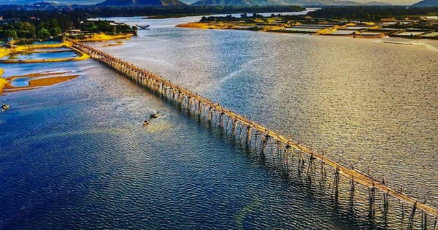 Cầu gỗ Ông Cọp "biến mất" sau bão số 13