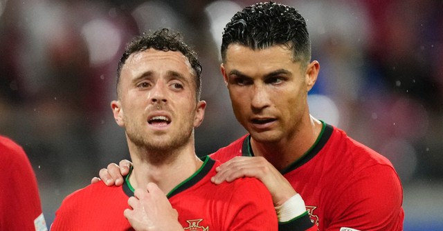 Ronaldo tiết lộ lý do không dự tang lễ Diogo Jota: "Nơi nào tôi đến cũng thành rạp xiếc"
