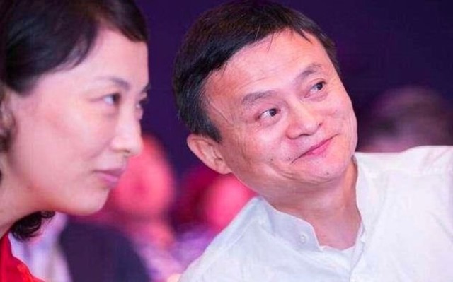 Chuyện Jack Ma ‘lừa’ cô lễ tân suốt 14 năm rồi đưa lên làm phó Chủ tịch Alibaba: Đừng nhìn lợi ích trước mắt, sau 30 tuổi vẫn có thể bắt đầu sự nghiệp!
