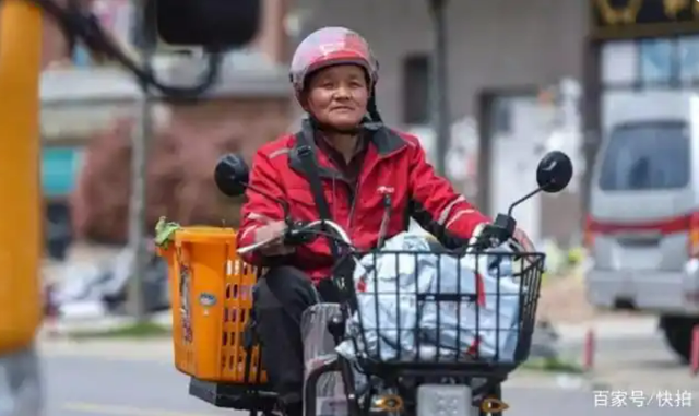 Phát hiện người đàn ông 45 tuổi làm shipper nhưng sở hữu hơn 10 căn nhà, 4 xe ô tô: “Dù lương thấp và vất vả, tôi chưa từng thấy chán nghề”