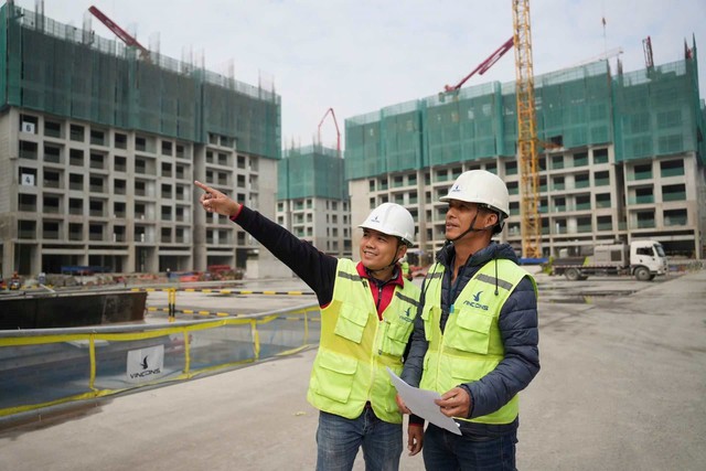 VinCons tung cú sốc lương ngành xây dựng: Tổ trưởng 40 triệu/tháng, công nhân 25 triệu cao hơn Chỉ huy trưởng của đối thủ, tuyển 100.000 quân vẫn là thách thức