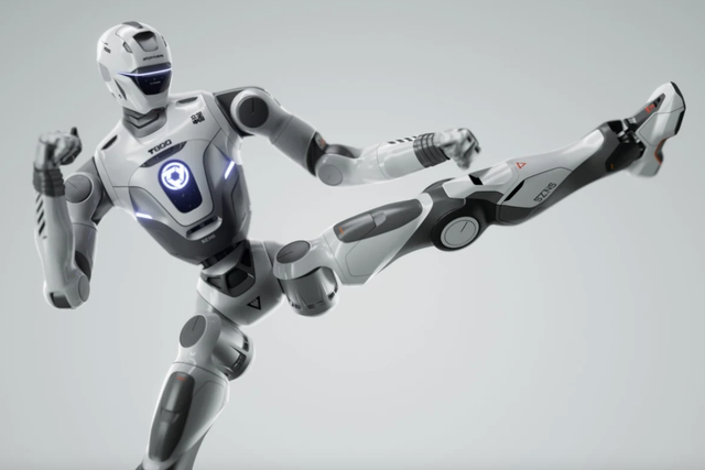 Elon Musk ‘làm mãi không xong’, Trung Quốc thành công chỉ trong 2 năm: Sắp sản xuất hàng loạt robot biết đá võ giá gần 700 triệu đồng, hoạt động liên tục 4-5 tiếng - Ảnh 1.