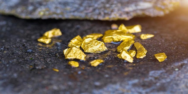 Phát hiện hơn 20.000 kg vàng trị giá 58.000 tỷ đồng bị bỏ ngoài hố rác - Ảnh 1.