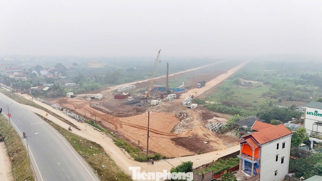 Cận cảnh công trường cầu Hồng Hà gần 10.000 tỷ đồng bắc qua sông Hồng - Ảnh 9.