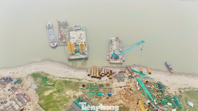 Cận cảnh công trường cầu Hồng Hà gần 10.000 tỷ đồng bắc qua sông Hồng - Ảnh 4.