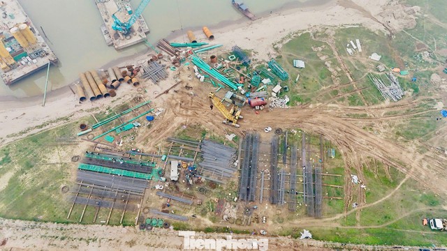 Cận cảnh công trường cầu Hồng Hà gần 10.000 tỷ đồng bắc qua sông Hồng - Ảnh 5.