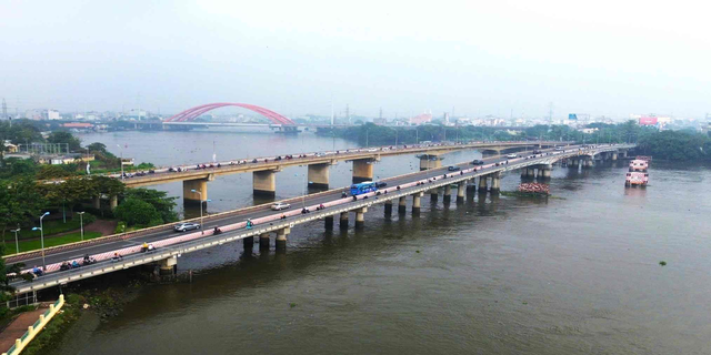 Nhìn cầu nặng 11.000 tấn rung chuyển trên mặt nước, 100 người Việt Nam hò reo vì thành công lớn, chính thức làm chủ công nghệ phức tạp- Ảnh 1. Nhìn cầu nặng 11.000 tấn rung chuyển trên mặt nước, 100 người Việt Nam hò reo vì thành công lớn, chính thức làm chủ công nghệ phức tạp- Ảnh 1.