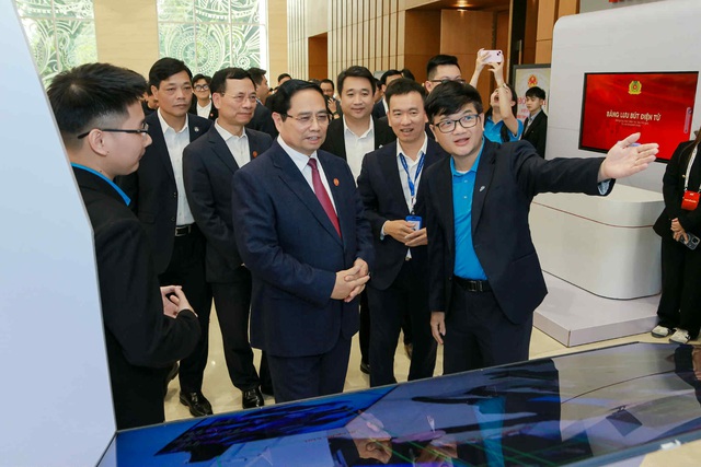 Doanh nghiệp đồng hành cùng Chính phủ thúc đẩy chuyển đổi số quốc gia tại Hội nghị sơ kết triển khai Nghị quyết 57-NQ/TW và Đề án 06 - Ảnh 1.