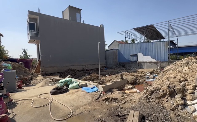 Bất ngờ hình ảnh mới nhất của ngôi nhà xây nhầm trên đất hàng xóm ở Hải Phòng, sắp về đúng chỗ- Ảnh 1.