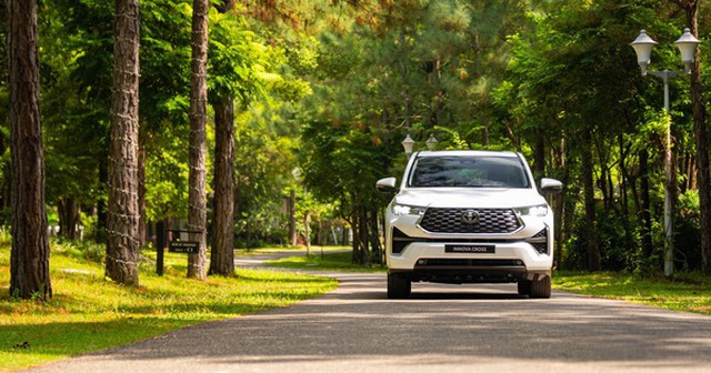 Toyota Innova Cross 2025 có thêm lựa chọn, rẻ hơn bản xăng đang bán 100 triệu đồng