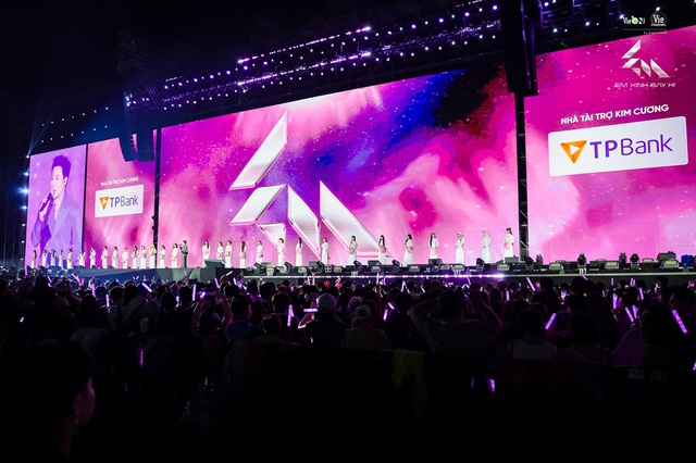 Sau 4 ngày bình chọn, kim chủ đang đổi ngôi: Fan Em xinh quyết tâm khiến cả G-DRAGON lẫn 2 Anh trai “hít khói”?- Ảnh 2. Sau 4 ngày bình chọn, kim chủ đang đổi ngôi: Fan Em xinh quyết tâm khiến cả G-DRAGON lẫn 2 Anh trai “hít khói”?- Ảnh 2.