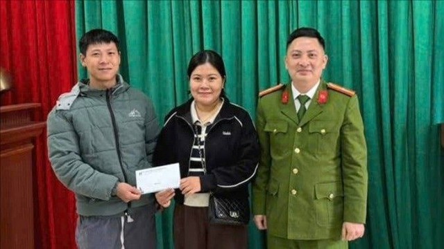 Tài khoản không sử dụng nhiều năm đột nhiên nhận gần 74 triệu đồng chuyển khoản: Công an nhận tin báo, yêu cầu rút toàn bộ số tiền - Ảnh 1.