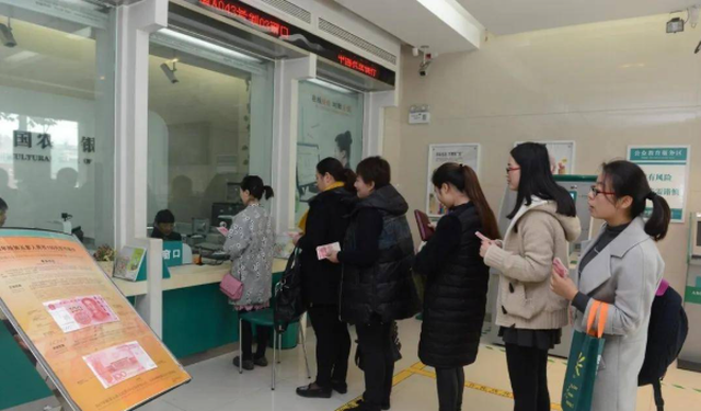 Mang sổ tiết kiệm 149 triệu đồng đi rút, người phụ nữ choáng váng khi nhân viên thông báo: “Chi nhánh ngân hàng nơi chị gửi tiền không tồn tại”