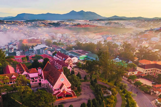 1 điểm du lịch lọt được tìm kiếm nhiều nhất trên Google 2025: Tiểu Paris ở nơi lưng chừng núi, khách Việt, khách Tây đều mê tít