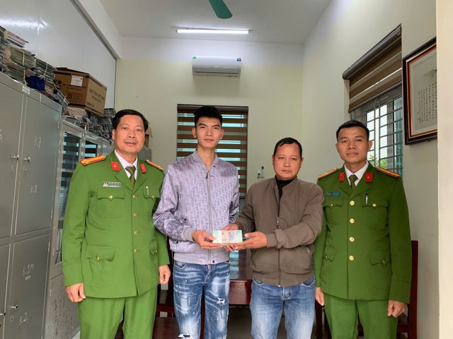 Thanh niên SN 2004 được người đàn ông cùng tỉnh chuyển khoản 200 triệu đồng: Chưa đầy 1 tiếng sau, công an vào cuộc xác minh - Ảnh 1.