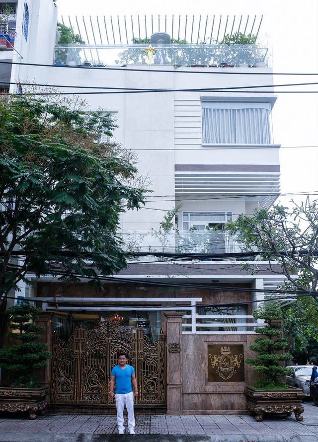 Nam nghệ sĩ đình đám một thời: Ở biệt thự 700m2, U60 vẫn “mong được báo tin lên xe hoa với khán giả”