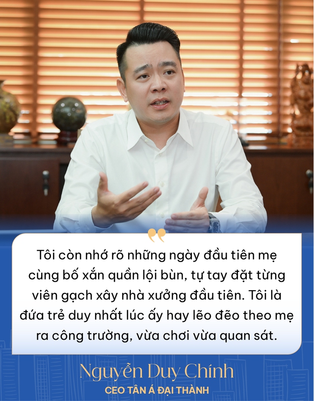 Tổng giám đốc Tân Á Đại Thành: Từ cậu bé 8 tuổi lẽo đẽo theo mẹ lội bùn xây nhà xưởng đến CEO tranh luận “nảy lửa” với Chủ tịch khi quyết giữ sản xuất là trụ cột dù bất động sản đang rất “nóng”- Ảnh 2. Tổng giám đốc Tân Á Đại Thành: Từ cậu bé 8 tuổi lẽo đẽo theo mẹ lội bùn xây nhà xưởng đến CEO tranh luận “nảy lửa” với Chủ tịch khi quyết giữ sản xuất là trụ cột dù bất động sản đang rất “nóng”- Ảnh 2.