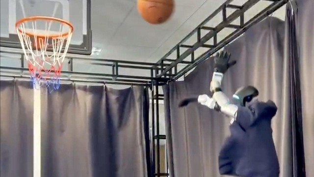 Giống người thật, biết chơi bóng rổ như vận động viên chuyên nghiệp - ngày robot của Trung Quốc thay thế người thật không còn xa