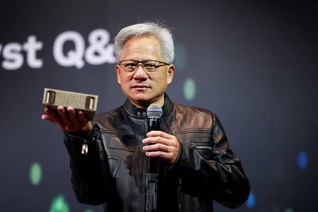 CEO Nvidia Jensen Huang chỉ ra lợi thế cực lớn của Trung Quốc so với Mỹ giữa cơn sốt AI