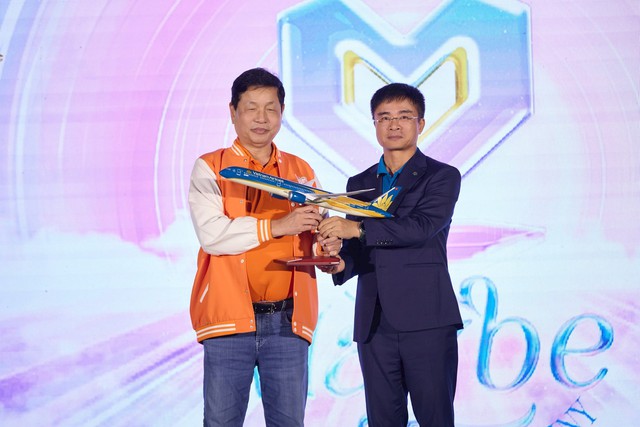 Chủ tịch Trương Gia Bình tiết lộ lý do muốn "liên hôn" FPT với Vietnam Airlines