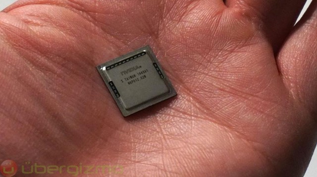 Mua bán trái phép thứ chỉ nằm gọn trong lòng bàn tay, 2 trung niên bị bắt