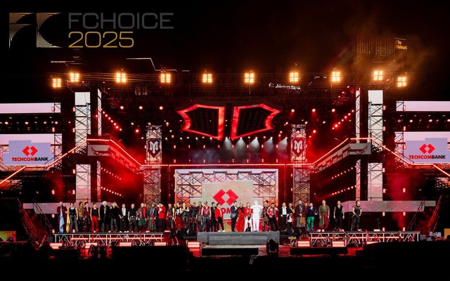 Cổng bình chọn sắp đóng, kim chủ có cuộc đổi ngôi ngoạn mục: “Anh trai” nào được fan đẩy hết tốc lực, bứt phá thành công lên Top 1?