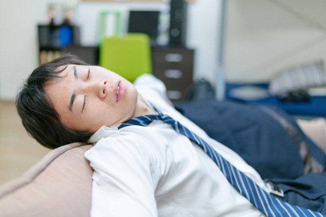 2 thói quen ngủ trưa của dân công sở được chuyên gia cảnh báo: Có thể giảm tuổi thọ và mắc bệnh tim 2 thói quen ngủ trưa của dân công sở được chuyên gia cảnh báo: Có thể giảm tuổi thọ và mắc bệnh tim