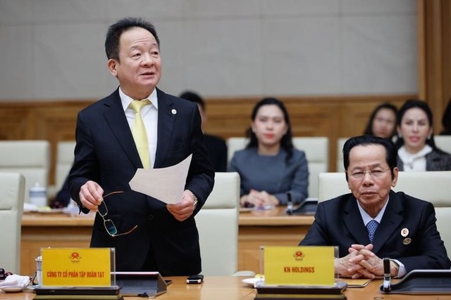 Bầu Hiển cập nhật tình hình đầu tư vào hàng không: Sân bay tại Quảng Trị dự kiến khánh tháng 6/2026, mua 75% cổ phần Vietravel, trở thành đối tác của Boeing Bầu Hiển cập nhật tình hình đầu tư vào hàng không: Sân bay tại Quảng Trị dự kiến khánh tháng 6/2026, mua 75% cổ phần Vietravel, trở thành đối tác của Boeing
