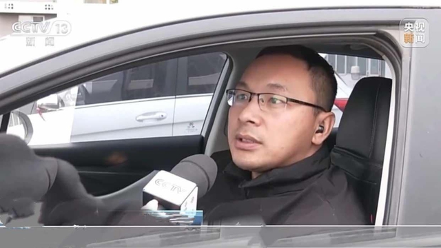 Người đàn ông chi hơn 401 triệu đồng mua xe điện, mới chạy được 3 tháng pin xe đã bị khoá, showroom tuyên bố: "Phải đóng thêm 33 triệu đồng/năm mới được đi tiếp" Người đàn ông chi hơn 401 triệu đồng mua xe điện, mới chạy được 3 tháng pin xe đã bị khoá, showroom tuyên bố: "Phải đóng thêm 33 triệu đồng/năm mới được đi tiếp"